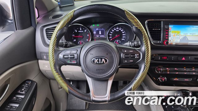 Kia Carnival 9-seater Luxury 2016 — фото 13