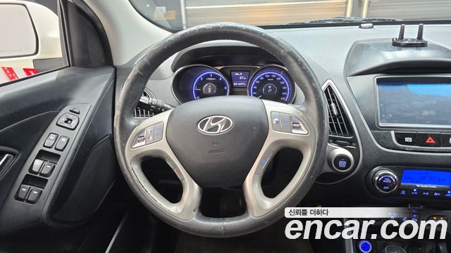 Hyundai Tucson ix Diesel 2WD LX20 Premier 2013 — фото 13