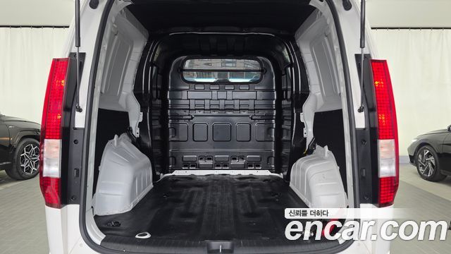 Hyundai Staria Cargo 5-Seater Smart 2022 — фото 24
