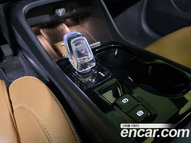 Volvo XC40 T4 Inscription 2020 — фото 10