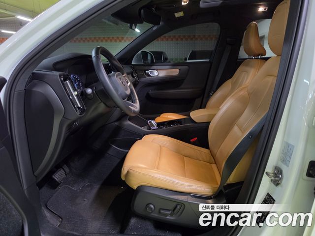 Volvo XC40 T4 Inscription 2020 — фото 13