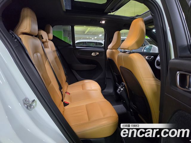 Volvo XC40 T4 Inscription 2020 — фото 16