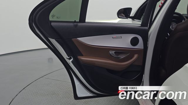 Mercedes-Benz E-Class (W213) E250 Avantgarde 2021 — фото 25