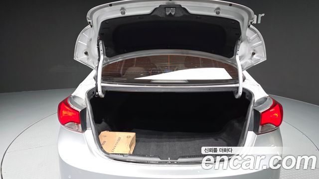 Hyundai Avante 1.6 GDi Smart Standard 2016 — фото 20