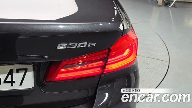 BMW 5 Series (G30) 530e M Sport 2020 — фото 23