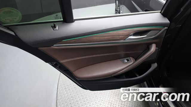 BMW 5 Series (G30) 530e M Sport 2020 — фото 25