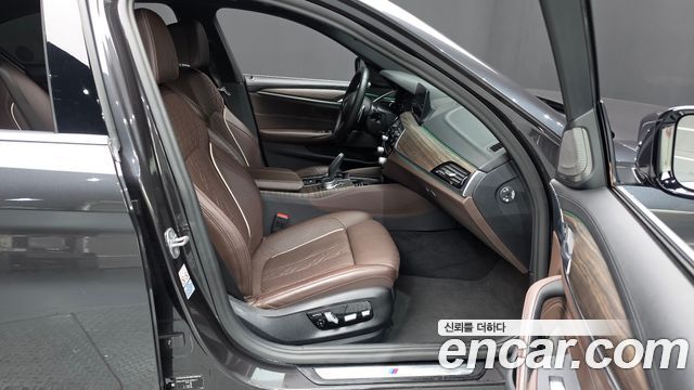 BMW 5 Series (G30) 530e M Sport 2020 — фото 26