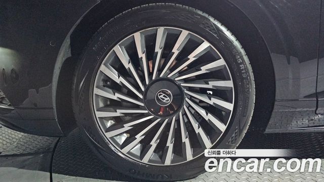 Hyundai Grandeur Hybrid (GN7) Calligraphy 2023 — фото 5