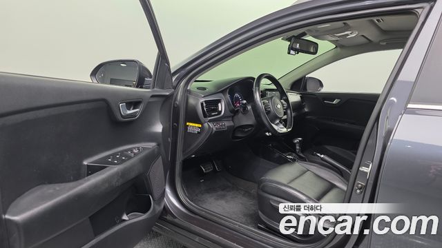 Kia Stonic Diesel 1.6 Prestige 2018 — фото 10