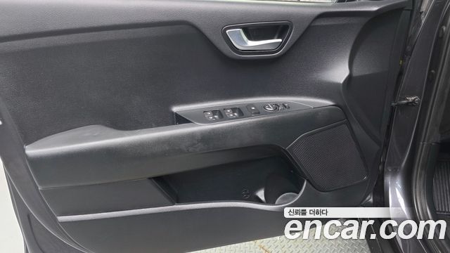 Kia Stonic Diesel 1.6 Prestige 2018 — фото 24