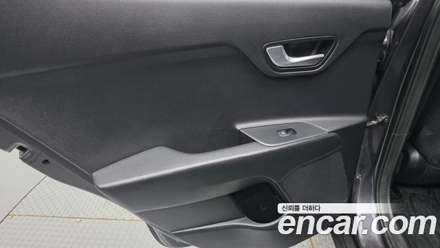 Kia Stonic Diesel 1.6 Prestige 2018 — фото 25