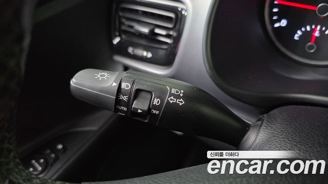 Kia Stonic Diesel 1.6 Prestige 2018 — фото 32