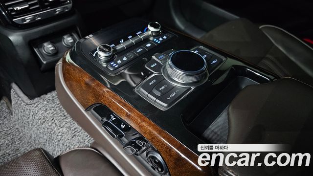 Genesis EQ900 3.8 GDI AWD Prestige 2017 — фото 17