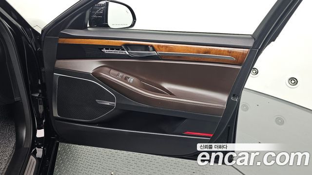Genesis EQ900 3.8 GDI AWD Prestige 2017 — фото 24