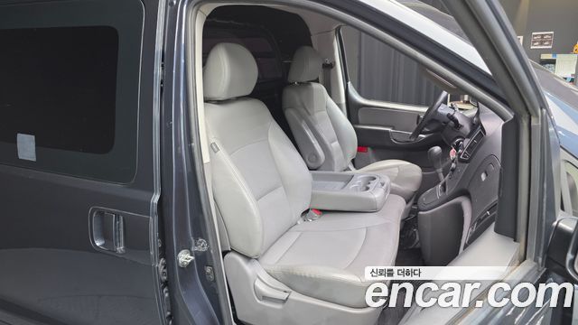 Hyundai Grand Starex Van 3-Seater LPi Smart 2018 — фото 12