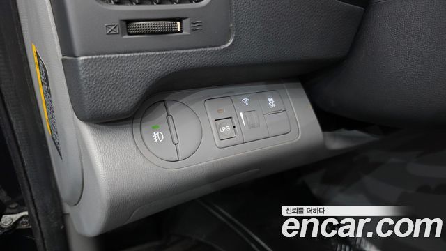 Hyundai Grand Starex Van 3-Seater LPi Smart 2018 — фото 14