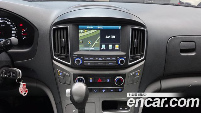 Hyundai Grand Starex Van 3-Seater LPi Smart 2018 — фото 19
