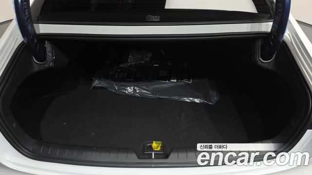 Hyundai Grandeur (GN7) 2.5 Gasoline  2WD Premium 2027 — фото 19