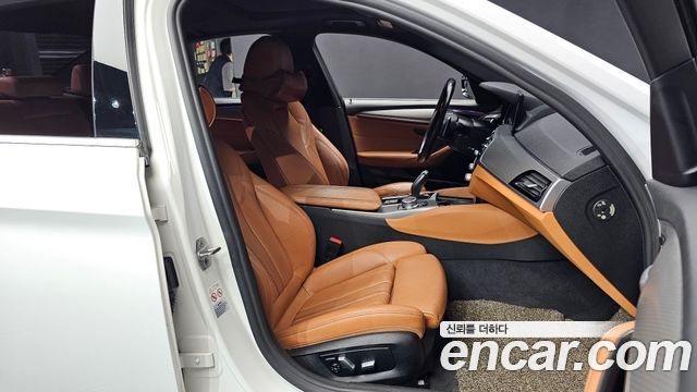 BMW 5 Series (G30) 520d xDrive M Sport Package 2018 — фото 11