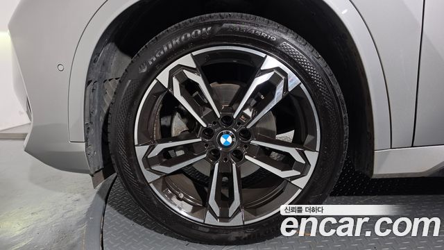 BMW X1 (U11) sDrive 20i M Sport 2023 — фото 5