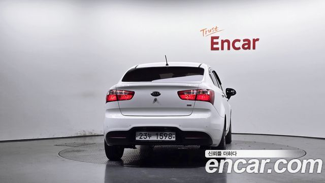 Kia Pride 1.6 GDI Sedan Luxury 2013 — фото 4