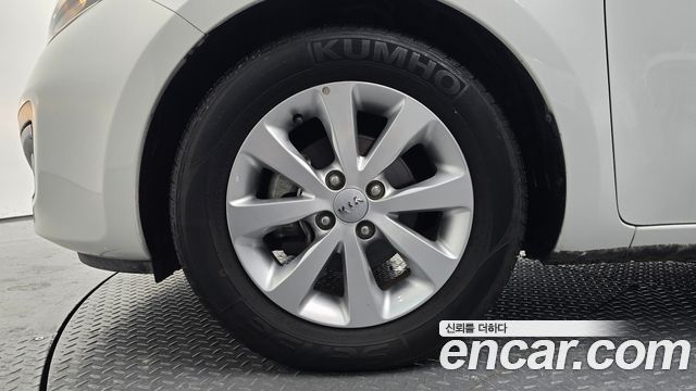 Kia Pride 1.6 GDI Sedan Luxury 2013 — фото 5