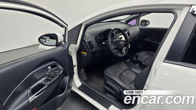 Kia Pride 1.6 GDI Sedan Luxury 2013 — фото 11
