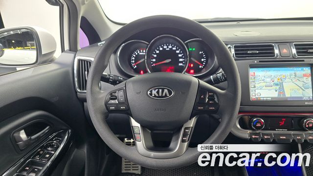 Kia Pride 1.6 GDI Sedan Luxury 2013 — фото 13