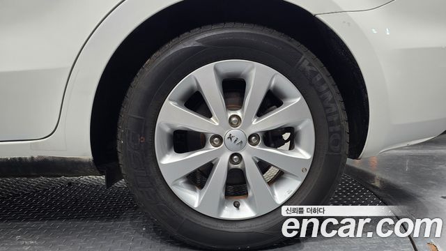 Kia Pride 1.6 GDI Sedan Luxury 2013 — фото 21