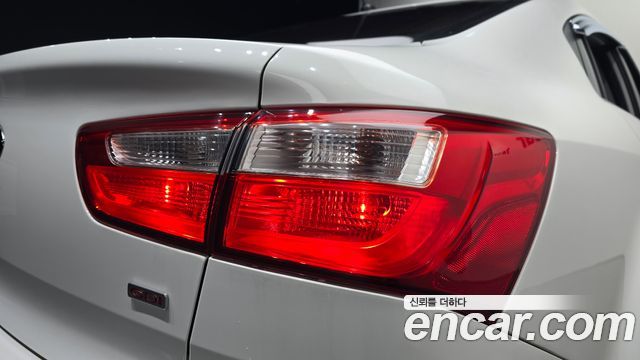 Kia Pride 1.6 GDI Sedan Luxury 2013 — фото 23
