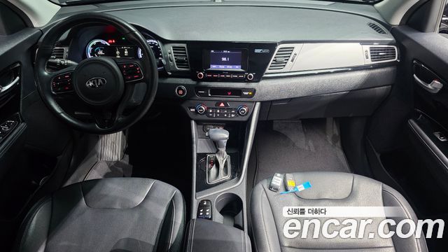 Kia Niro Prestige 2017 — фото 7