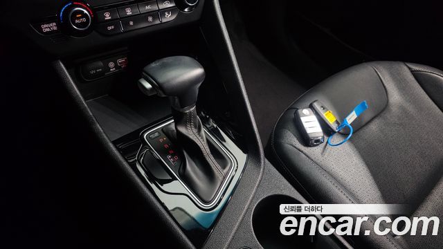 Kia Niro Prestige 2017 — фото 9