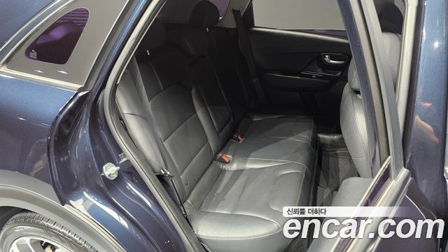 Kia Niro Prestige 2017 — фото 11
