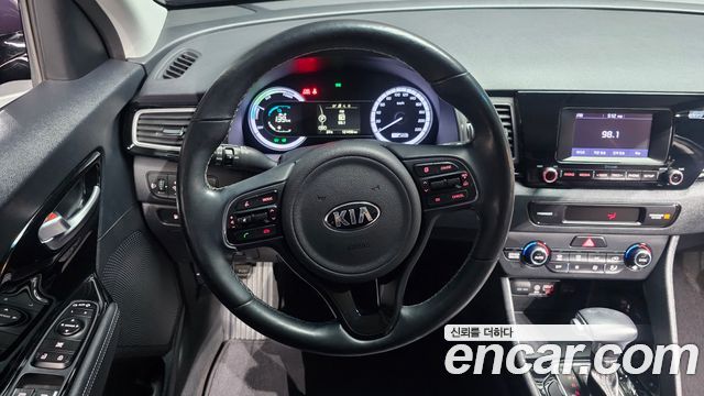 Kia Niro Prestige 2017 — фото 13