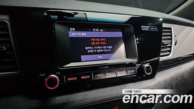 Kia Niro Prestige 2017 — фото 16