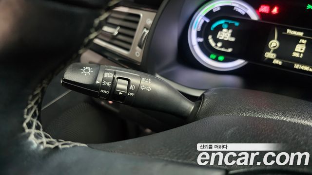 Kia Niro Prestige 2017 — фото 29