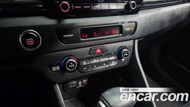 Kia Niro Prestige 2017 — фото 32