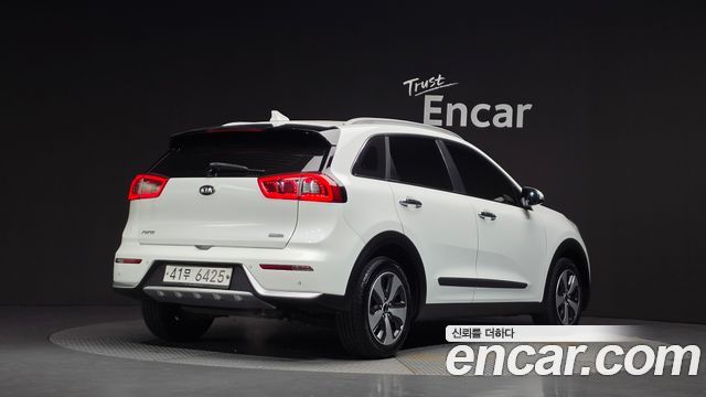 Kia Niro Prestige 2017 — фото 2