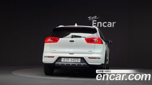 Kia Niro Prestige 2017 — фото 4