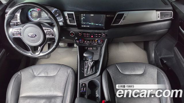 Kia Niro Prestige 2017 — фото 7
