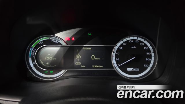 Kia Niro Prestige 2017 — фото 8