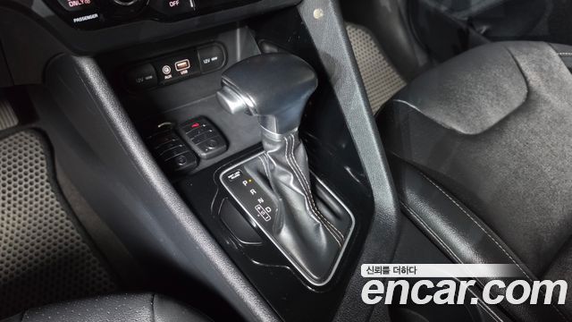 Kia Niro Prestige 2017 — фото 9
