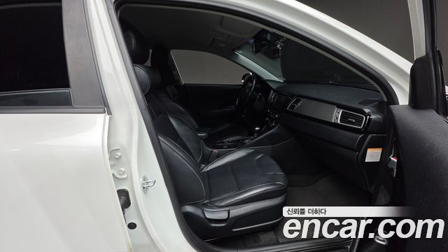 Kia Niro Prestige 2017 — фото 10