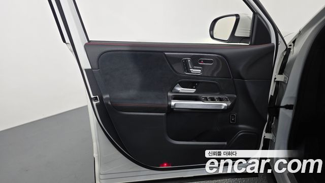 Mercedes-Benz GLB-Class (X247) AMG GLB35 4MATIC 2023 — фото 24