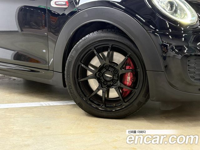 MINI Cooper S Convertible JCW 3rd 2019 — фото 3