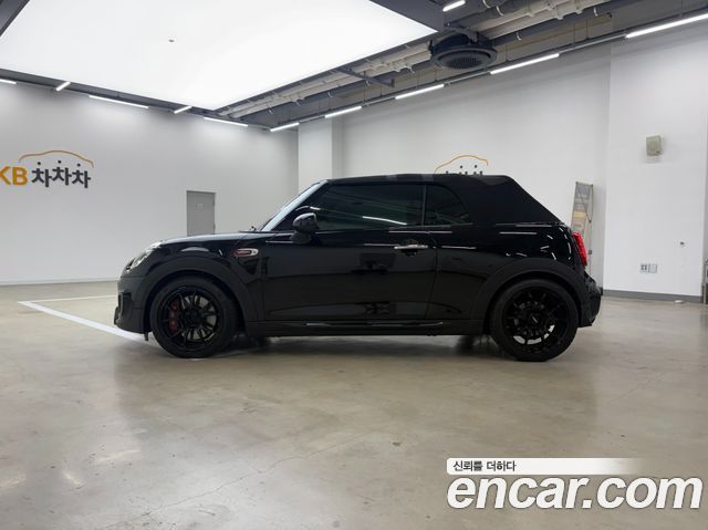 MINI Cooper S Convertible JCW 3rd 2019 — фото 8