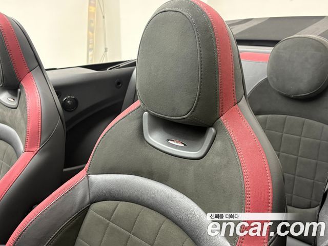 MINI Cooper S Convertible JCW 3rd 2019 — фото 17