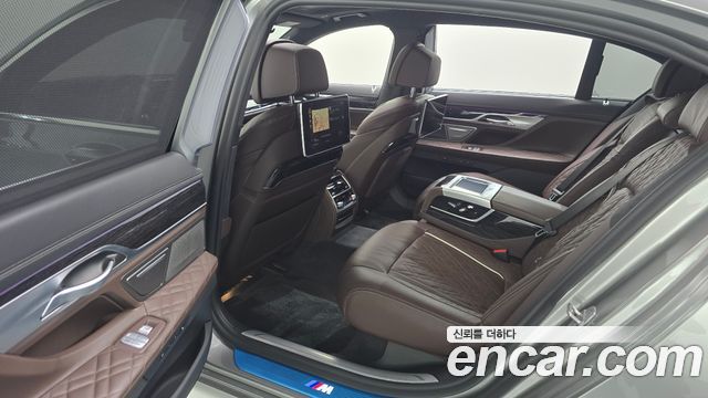 BMW 7 Series (G11) 740Li xDrive M Sport Package 2021 — фото 16
