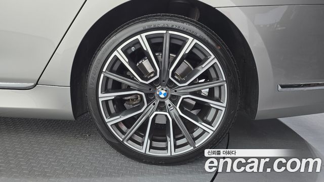 BMW 7 Series (G11) 740Li xDrive M Sport Package 2021 — фото 27