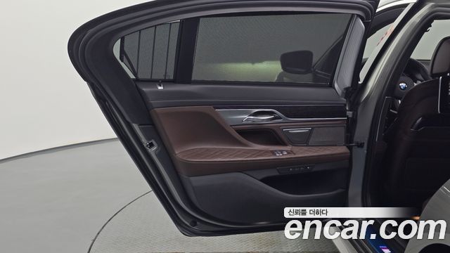 BMW 7 Series (G11) 740Li xDrive M Sport Package 2021 — фото 31